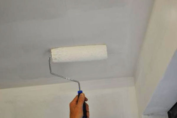 Как покрасить потолок своими руками